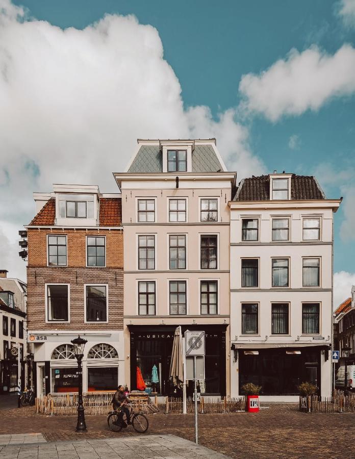 Mother Goose Hotel 4*