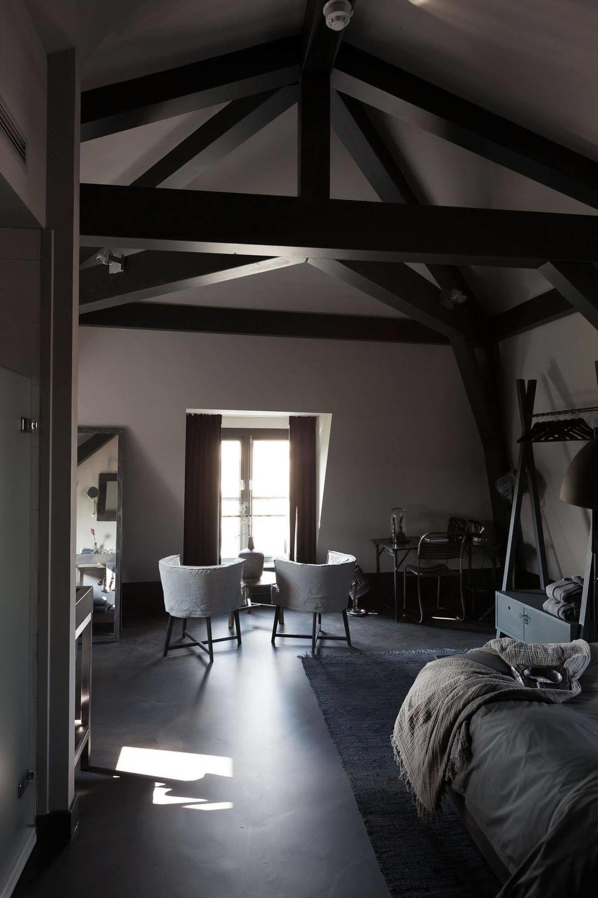 Mother Goose Hotel 4*